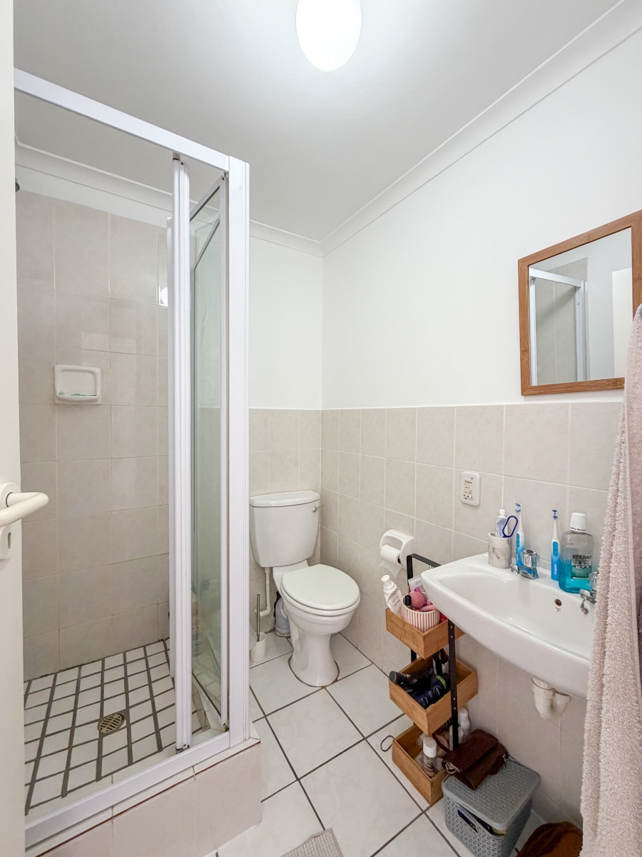 2 Bedroom Property for Sale in Vredehoek Western Cape